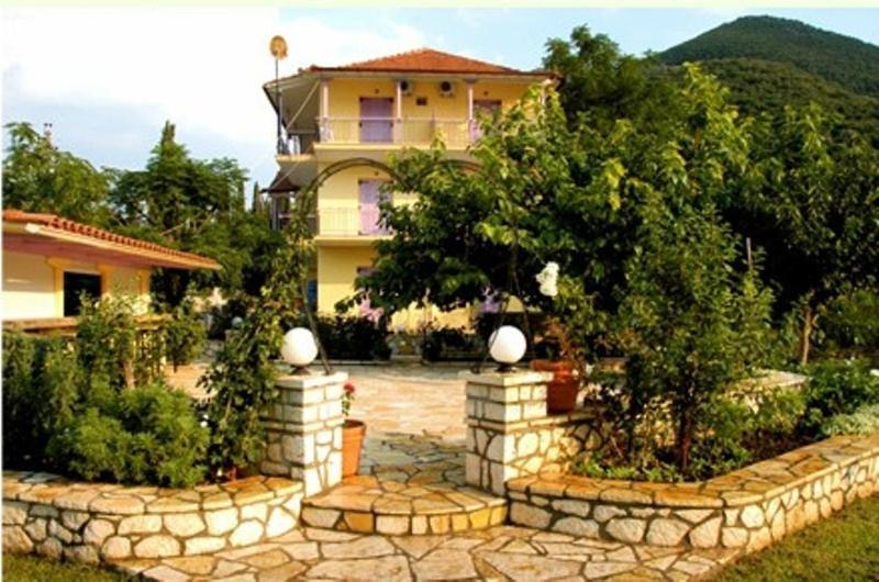 The Garden'S Studios Vlikhón Екстериор снимка